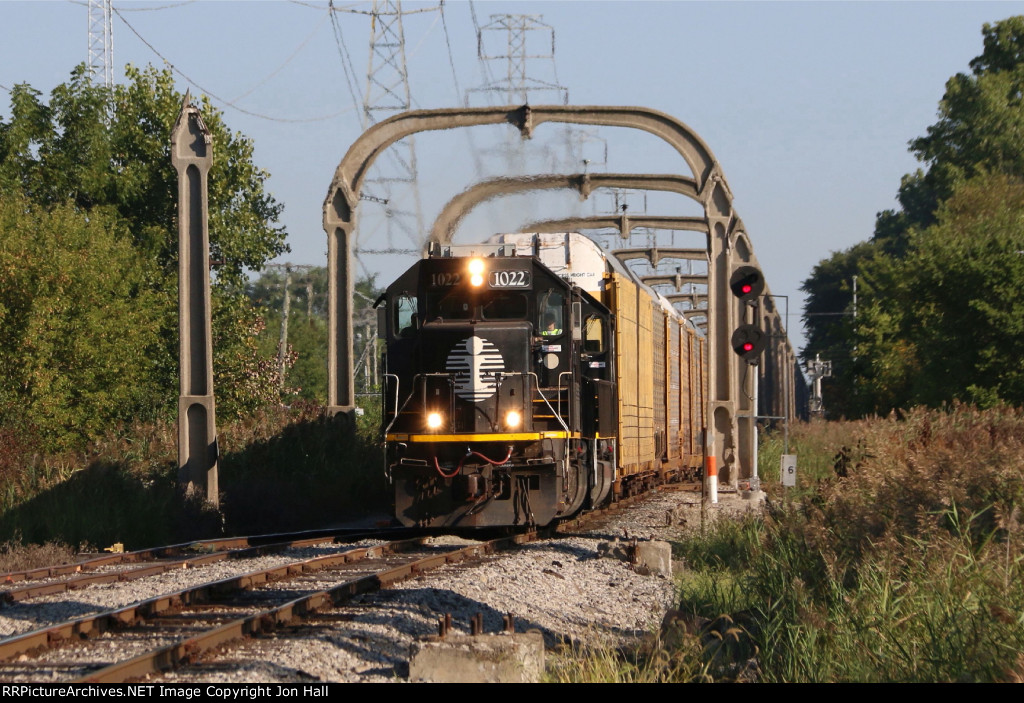 IC 1022 & 1026 roll south under the morning sunshine